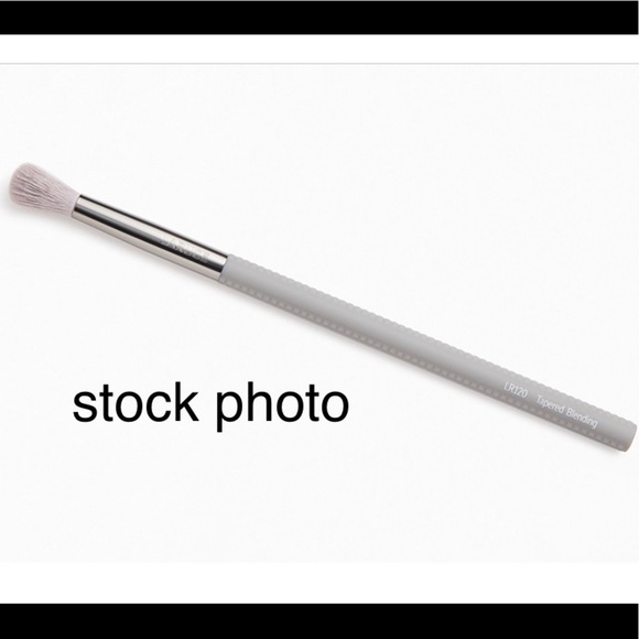 Eyeshadow, Brush and Lip Liner with Bag - Picture 4 of 5